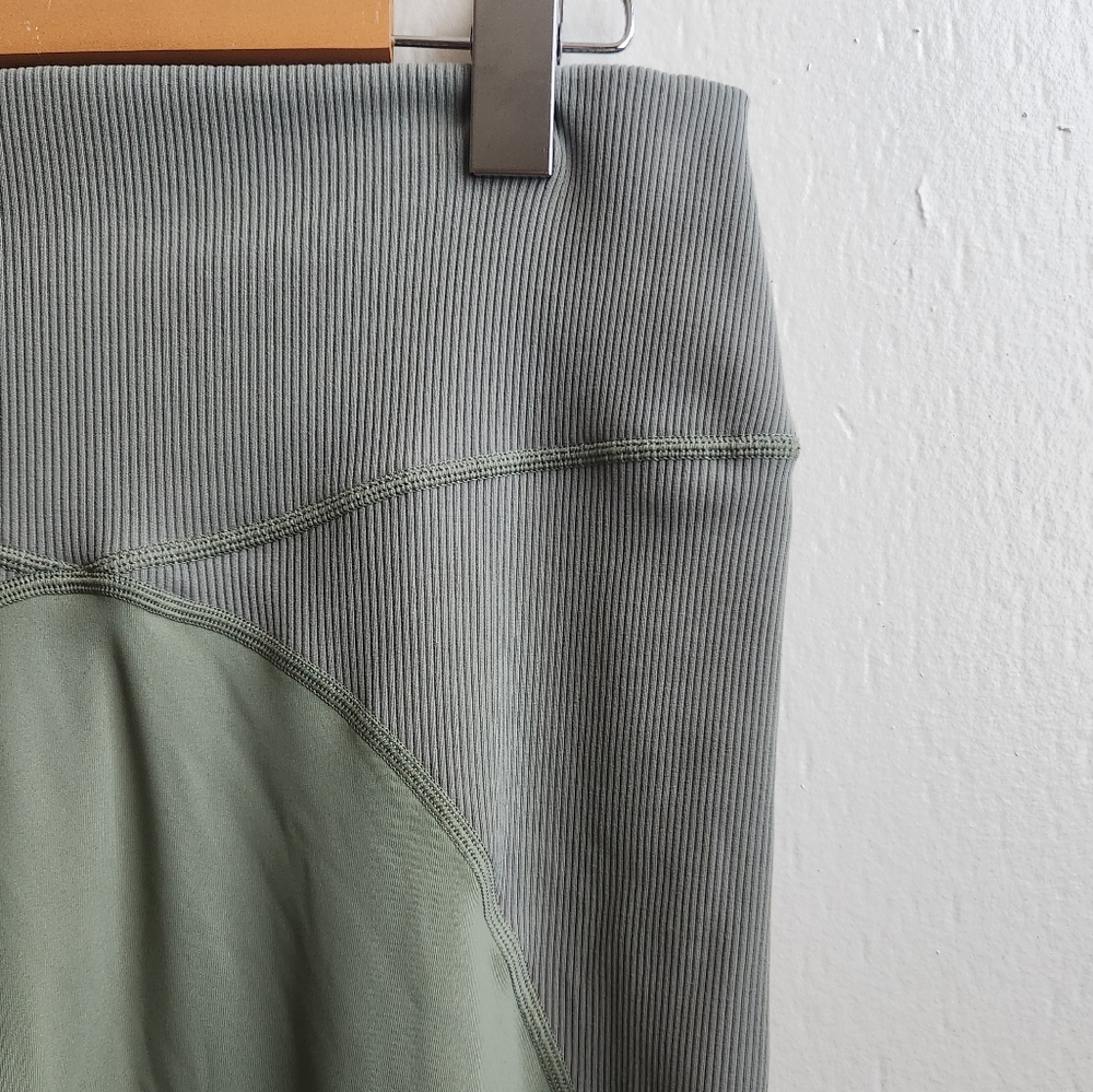 NWOT aerie- Goals 7/8 Legging - Picture 5 of 8